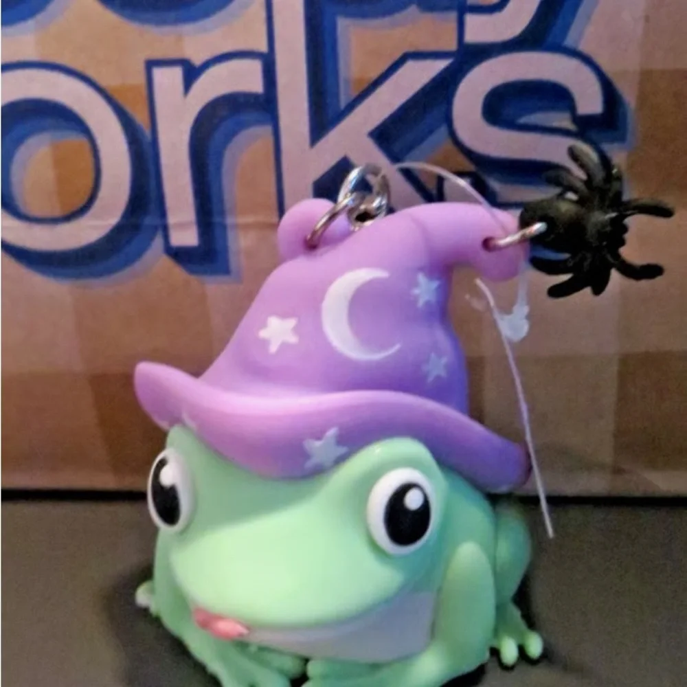 Magical Frog With Purple Witch Hat Sanitizer Holder Green Frog Reptile